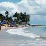 Pessoas na praia em Porto de Galinhas